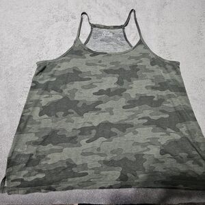 EDDIE BAUER WOMEN'S GREEN CAMO TANK SIZE LARGE